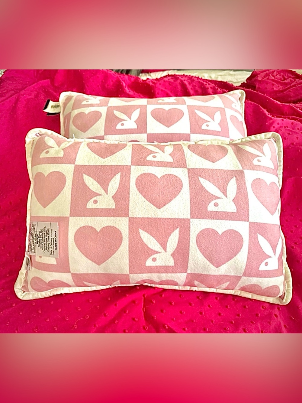 🐰 NWT PLAYBOY 🩷 Pink & White Heart and Playboy Bunny Pillow Pair